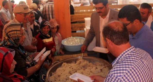 123 Yıllık Bayram Pilavı Geleneği Yaşatılıyor