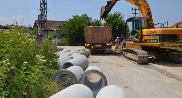 13 Bin 740 Metre Yağmur Suyu Hattı Döşendi