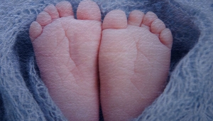 Vahşet, yeni doğan bebeğini poşete koyup odunluğa attı