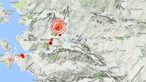 Manisa'da deprem, iki büyük korkutan sallantı