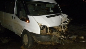 Yüksekova'da feci kaza 4 ölü 11 yaralı