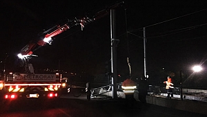 Damberi açık kamyon tramvay enerji hattını kopardı 