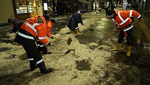 İlkadım'da buzlanmaya karşı gece mesaisi