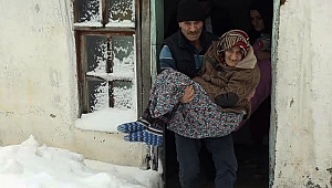 Kar nedeniyle mahsur kalan yaşlı kadın kurtarıldı