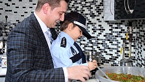 Minikler kendi kantinlerini denetledi