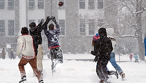 Kar Samsun'da okulları tatil ettirdi 