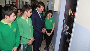 Sınıf kapılarını Türk Bayrağı ve şehit resimleriyle kapladılar 