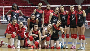 Anakent bayan voleybol sahasında güldü 