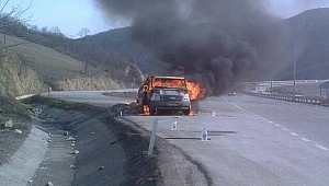 Samsun'da kağıt yüklü kamyonet yandı