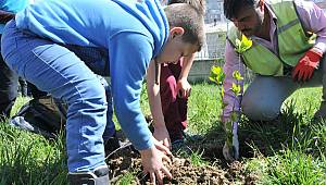 Çocuklara ağaç sevgisi aşılandı.