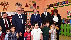 Dede ve torun okulda bir arada