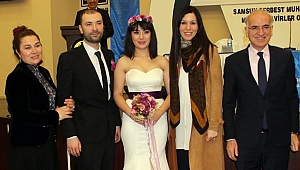 Nikah kıyıp söyleşiye katıldılar 