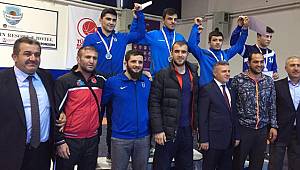 İlkadım’ın Genç Güreşçileri Şampiyonlukla Döndü