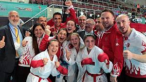 Bakan Kılıç, milli karatecileri tebrik etti