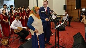 Bastonuyla sahneye çıktı 