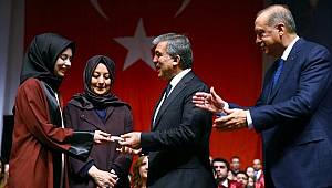 Gül’ün doktor gelini mezun oldu 