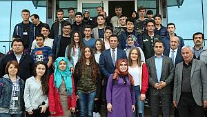 Öğrenciler Atatürk’ün yolunda 