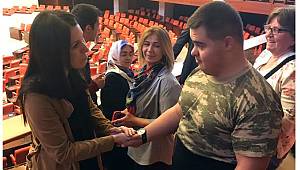 Özel öğrenciler Çiğdem ablalarıyla 