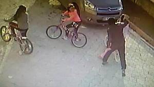 Samsun'da parke taşıyla küçük kızın başına vurdu