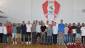 Anakent’ten 11 sporcuyla imza attı 