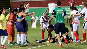 Dili boğazına kaçan futbolcuyu hakem kurtardı 