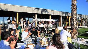 Golf aracı düğün arabası oldu 