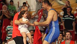 İlhan Çıtak güreşte madalyaları topladı 