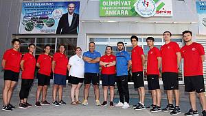 Olimpiyatlara 8 yüzücü