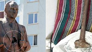 Provokatörler yine devre Atatürk anıtına çekiçli saldırı