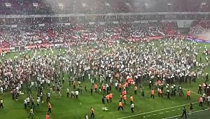 Süper kupa maçında sahaya bıçak atan kişi serbest