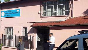 Anne oğlunun öğretmenini bıçakladı