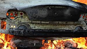 Kaza yapan araç yandı