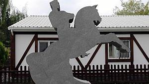 Taşlar, bu fabrikada sanat eserine dönüşüyor