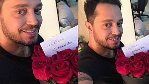 Murat Boz'a sevgilisi Aslı Enver'den kırmızı gül jesti