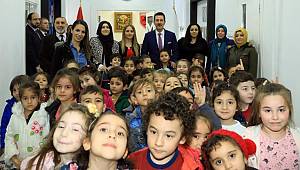 Tok'la birlikte makamda kitap okudular 