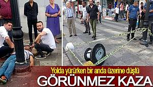 Sokak lambası üzerine düştü
