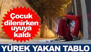 Kaldırımda uyuya kalan çocuk yürekleri burktu