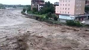 Sel Salıpazarı'nı vurdu 1 ölü 