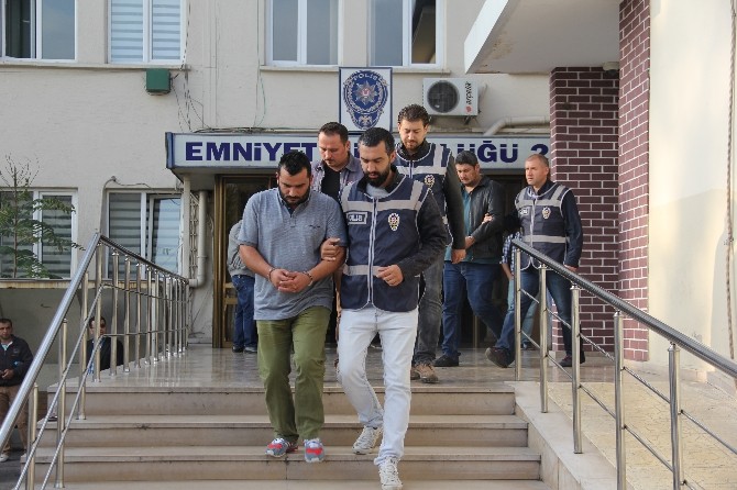 3 İlde Silah Tacirlerine Polis Baskını