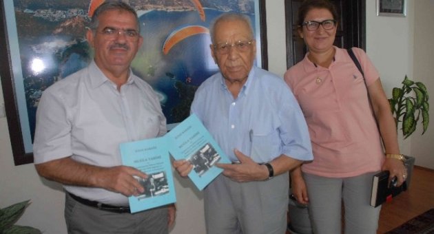 94 Yaşındaki Eski Bakan Kitap Yazdı