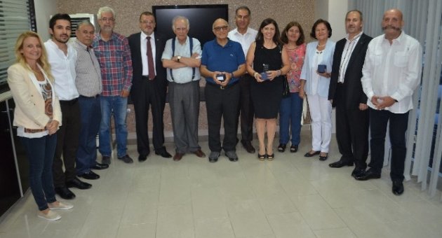 Adana’da Emektar Mimarlara Plaket