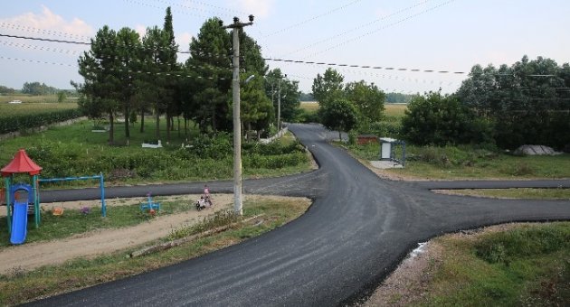 Adapazarı’nda 10 Günde 5 Mahalleye 14 Kilometrelik Asfalt
