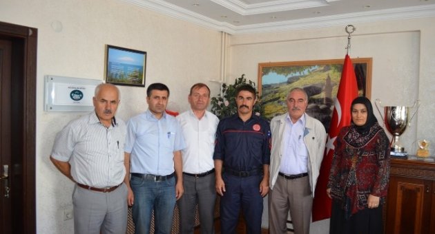 Adilcevaz Belediyesi’nden Hakan Karahan’a Plaket