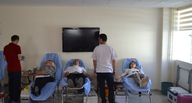 Aile Ve Sosyal Politikalar İl Müdürlüğü Personeli’nden Kızılaya Kan Bağışı
