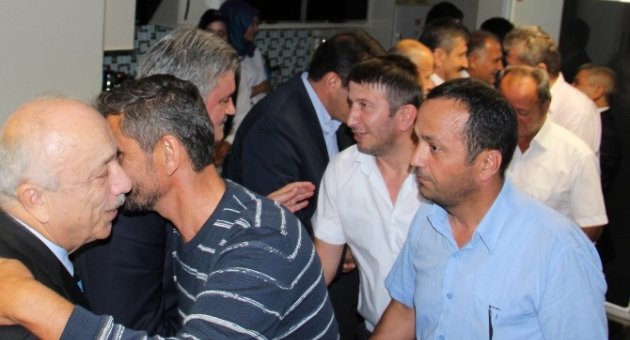 AK Parti Milletvekili Adayları Partililerle Bayramlaştı