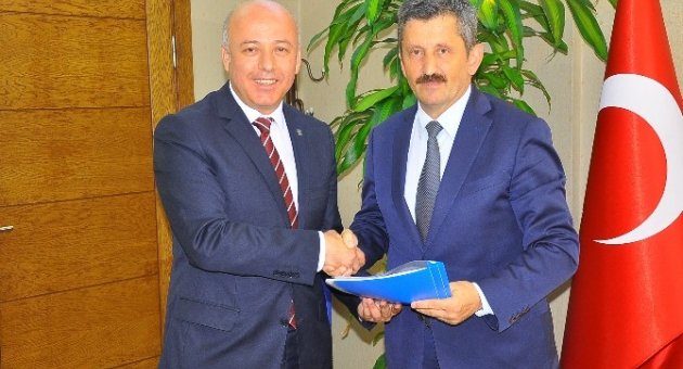 AK Partide Başvuru Sayıları Artıyor