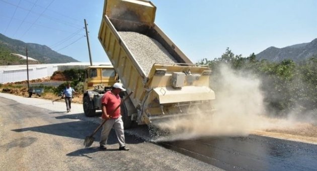 Anamur’da Asfalt Yol Çalışmaları Devam Ediyor