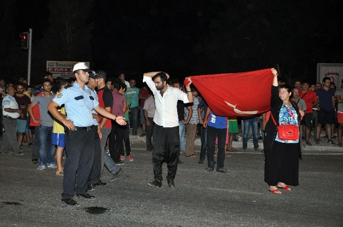 Antalya’da Taşlı Sopalı Terör Protestosu