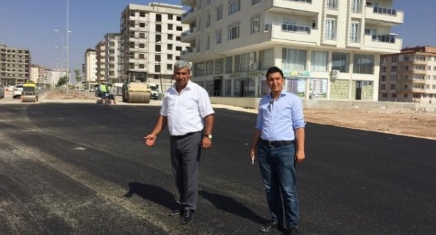 Asfalt Ve Kaldırım Çalışmaları Sürüyor