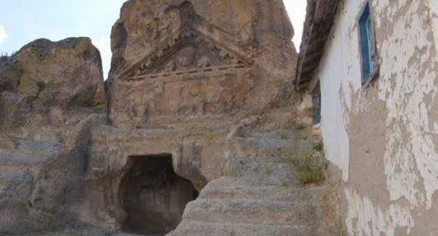 Aslanlı Mabet’i Yıllardır ‘Aslanlar’ Gibi Korumaya Çalışıyor